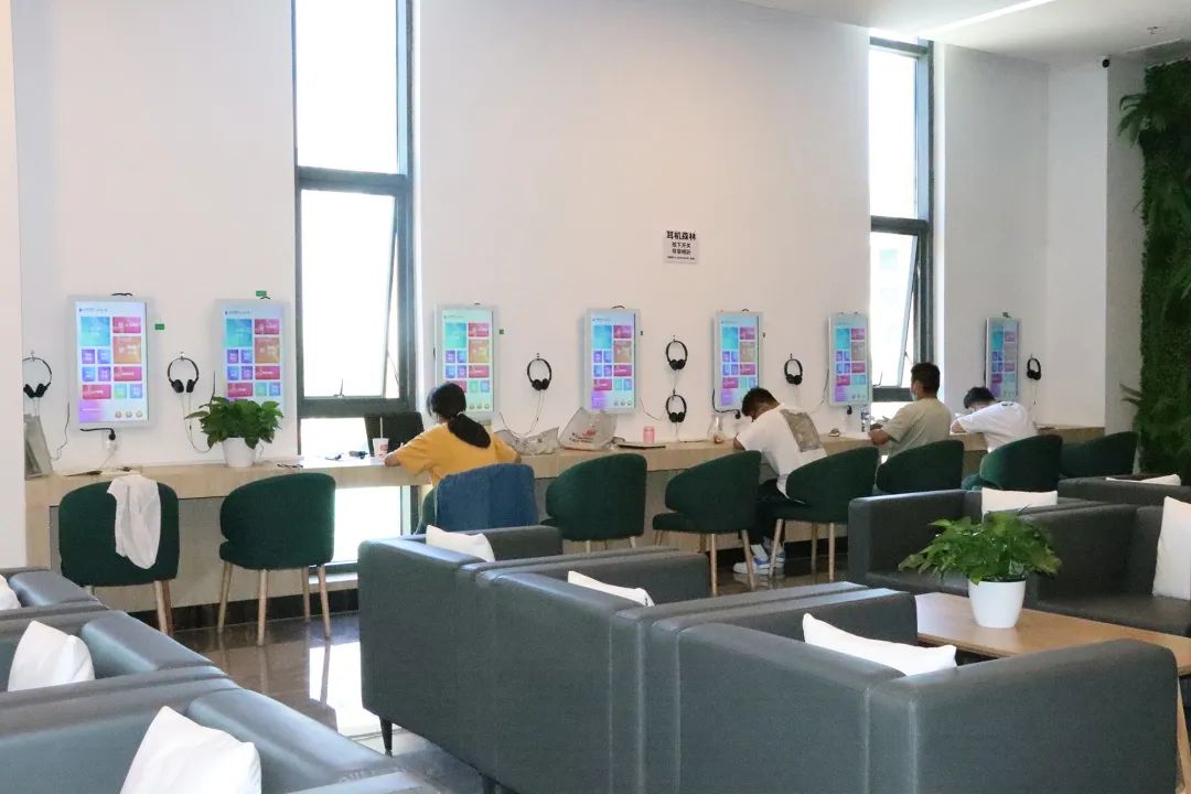 智慧图书馆照片_图书馆智慧图片素材_智慧图书馆图片