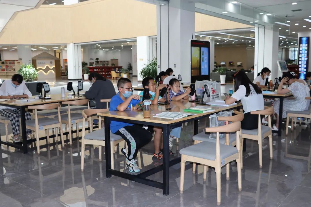 智慧图书馆照片_智慧图书馆图片_图书馆智慧图片素材