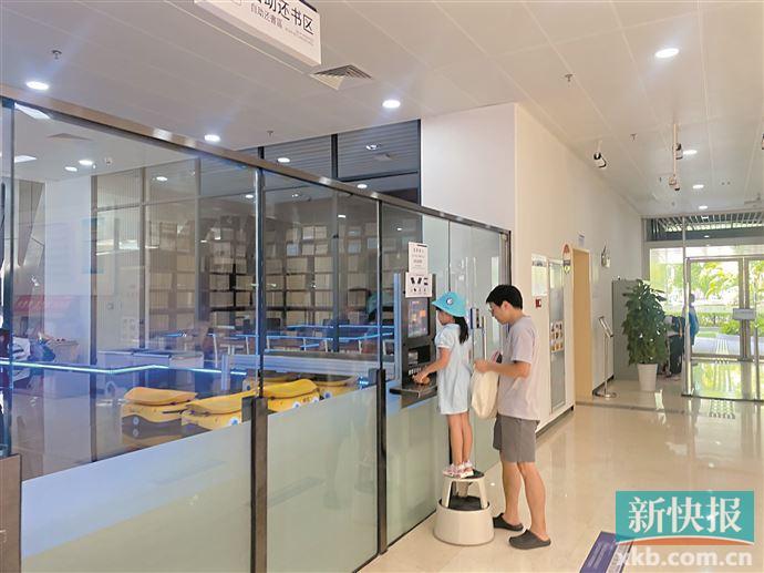 效果图书房_智慧图书馆设计方案_智慧图书馆效果图